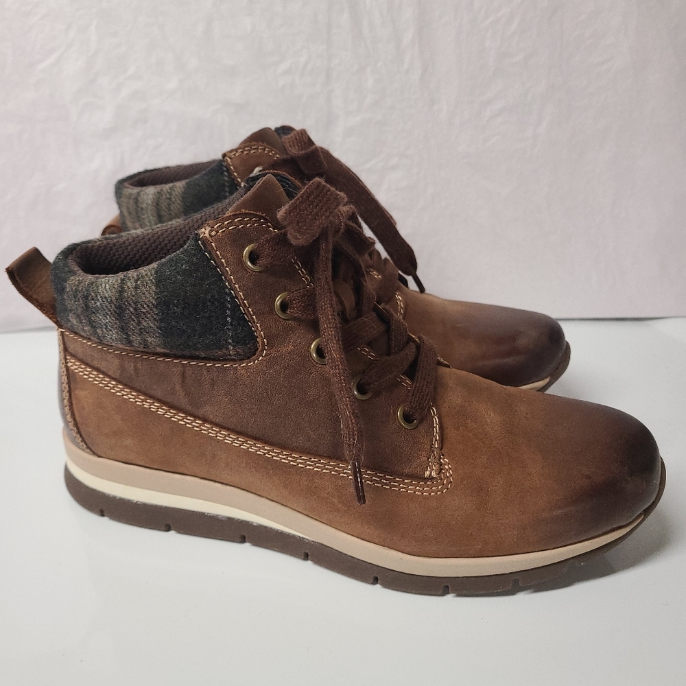 Bionica Tuscon Lace-Up Sneaker Bootie Hiker Boot 7 Aztec Brown/ Olive Plaid. 